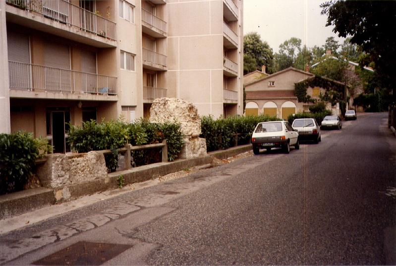 71-04.jpg - C'était en 1970, lors de la destruction d'une partie de l'ouvrage romain à l'occasion de la construction d'un ensemble immobilier (Photo Jean-Antoine Hamm).